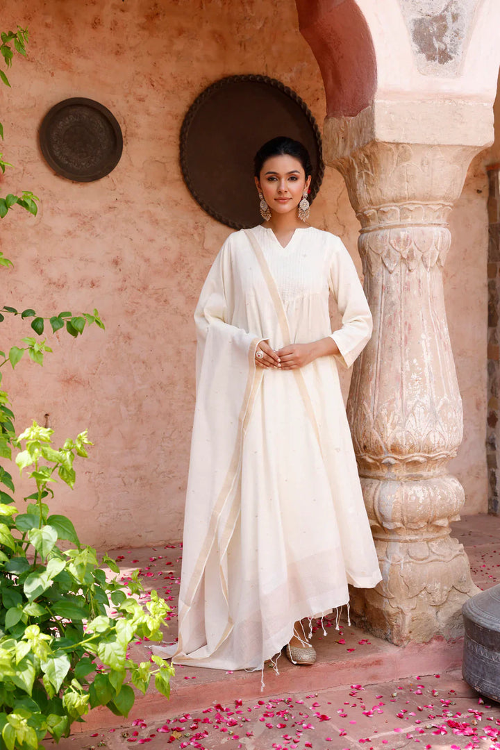 Handloom Off White Zari Jamdani Kurta Set With Dupatta | SHOBITAM