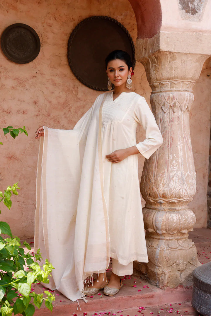 Handloom Off White Zari Jamdani Kurta Set With Dupatta | SHOBITAM