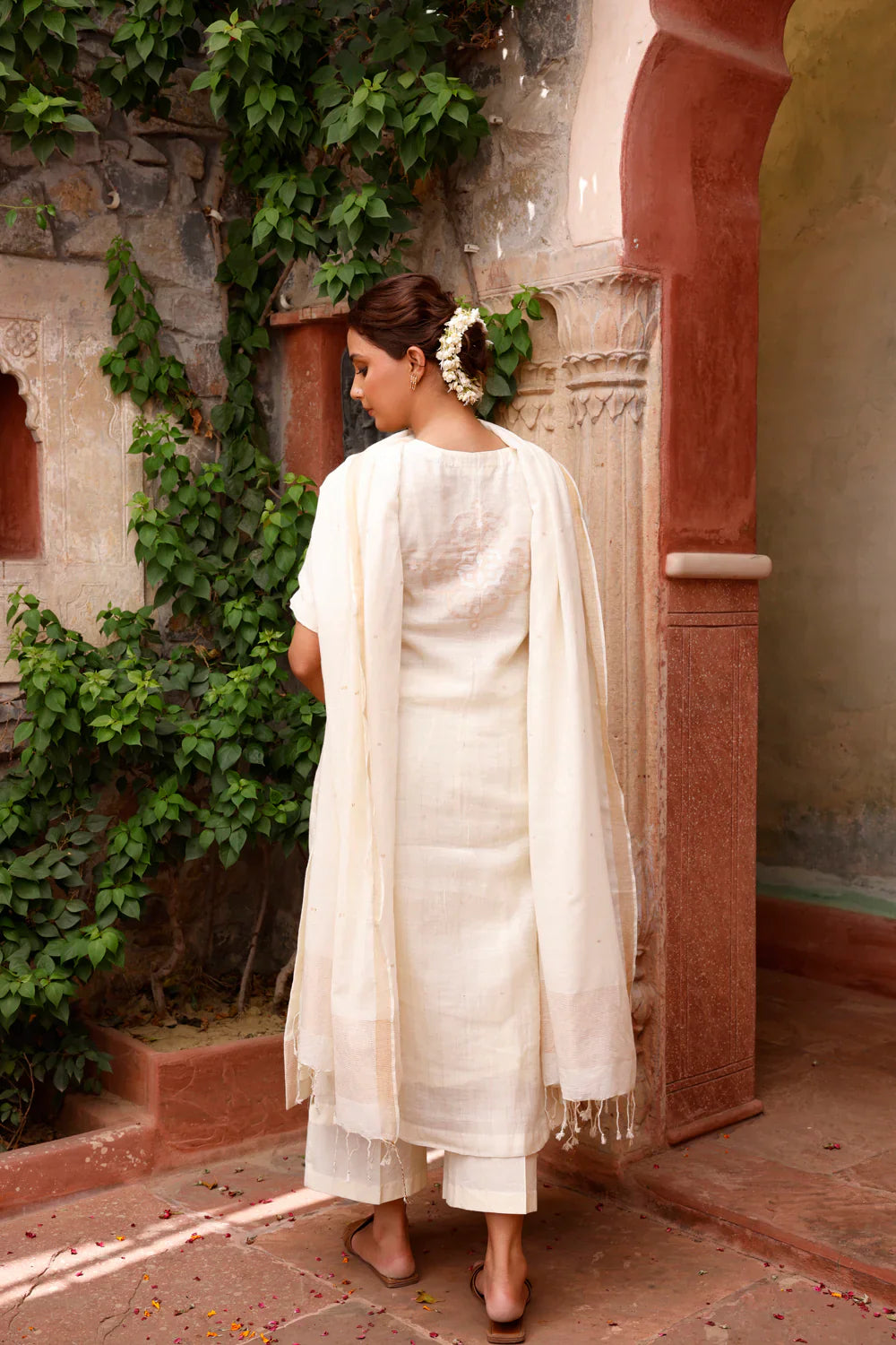 Handloom Off White Jamdani Zari Kurta Set With Dupatta | SHOBITAM