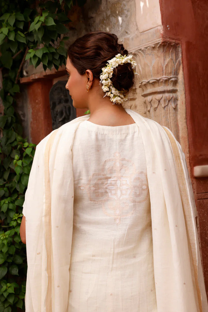 Handloom Off White Jamdani Zari Kurta Set With Dupatta | SHOBITAM