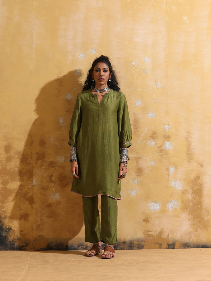 Green Muslin Silk Relaxed Kurta Co-ord Set | SHOBITAM