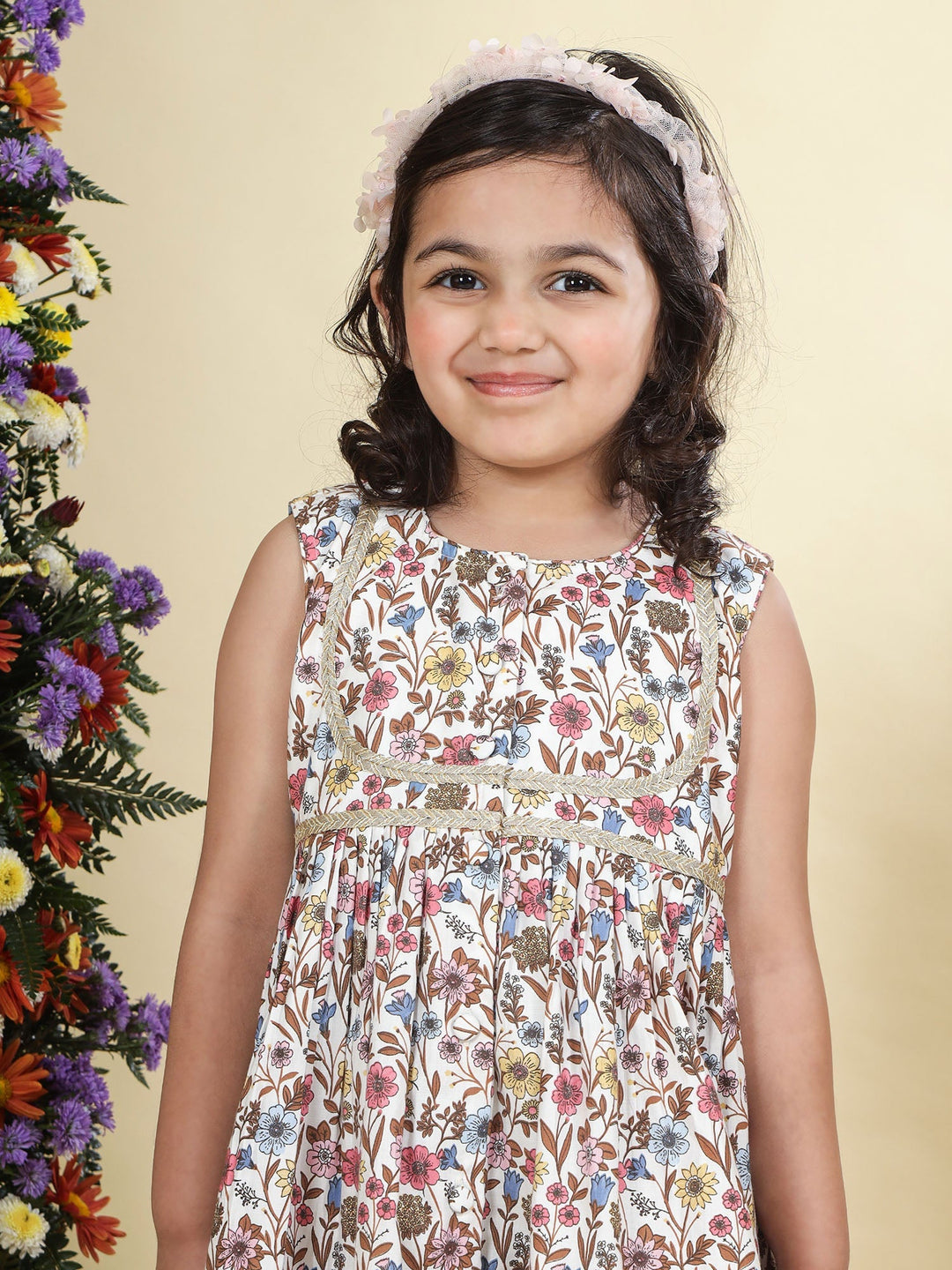White Floral Bloom Cotton Kurta Salwar Set | Shobitam