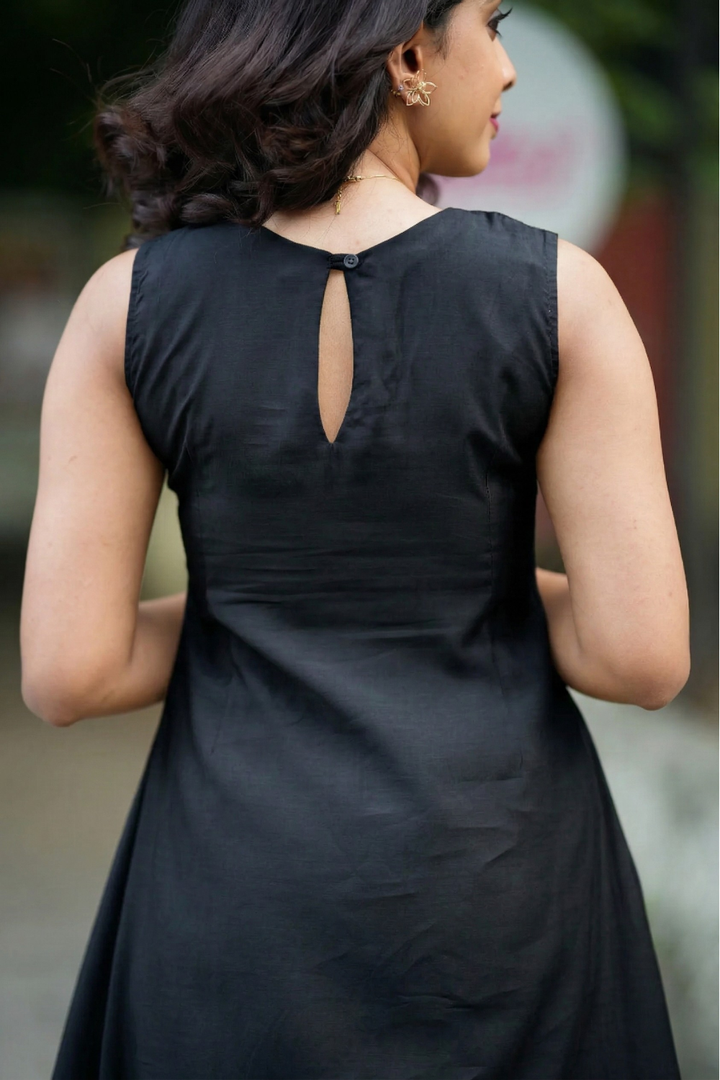 Nandhitha Black Kurta Set ( Set of 2) | SHOBITAM