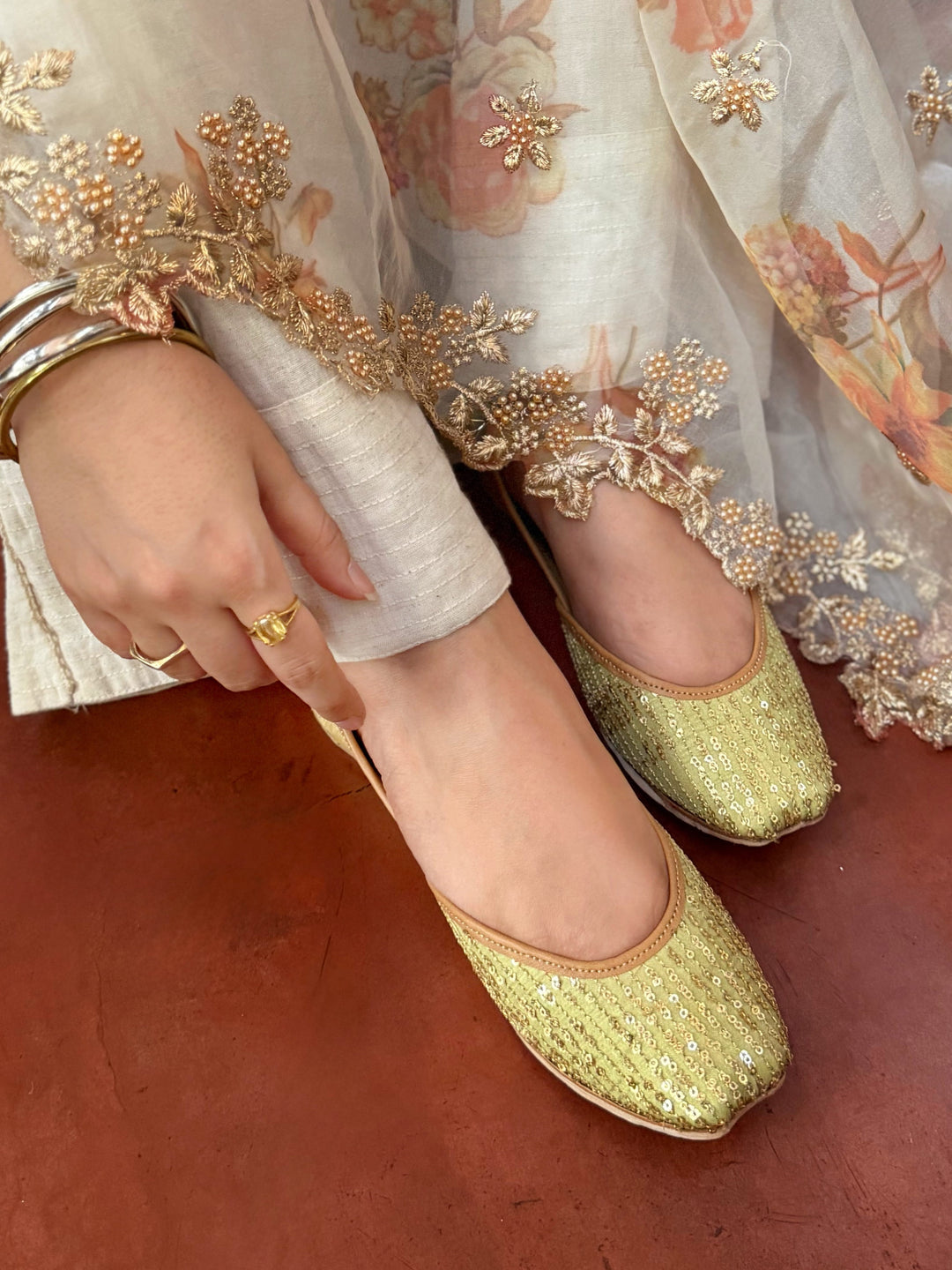 PISTACHIO Zari Embroidery Green Juttis