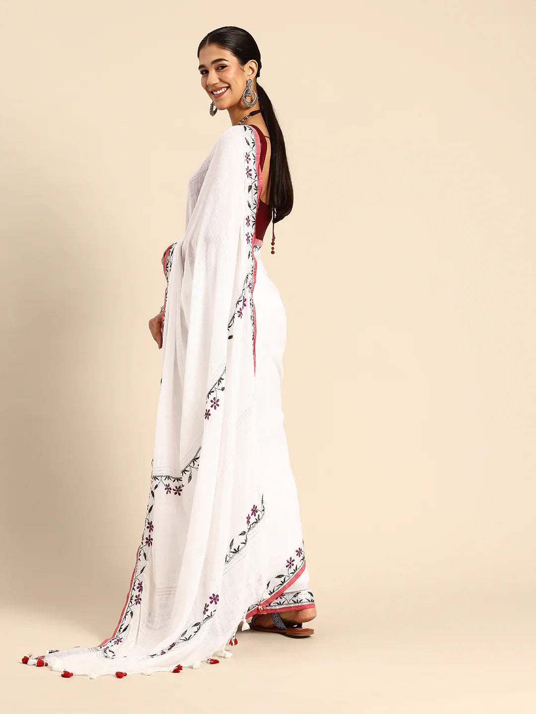 White Linen Kantha Saree with Minimal Border and Blouse piece