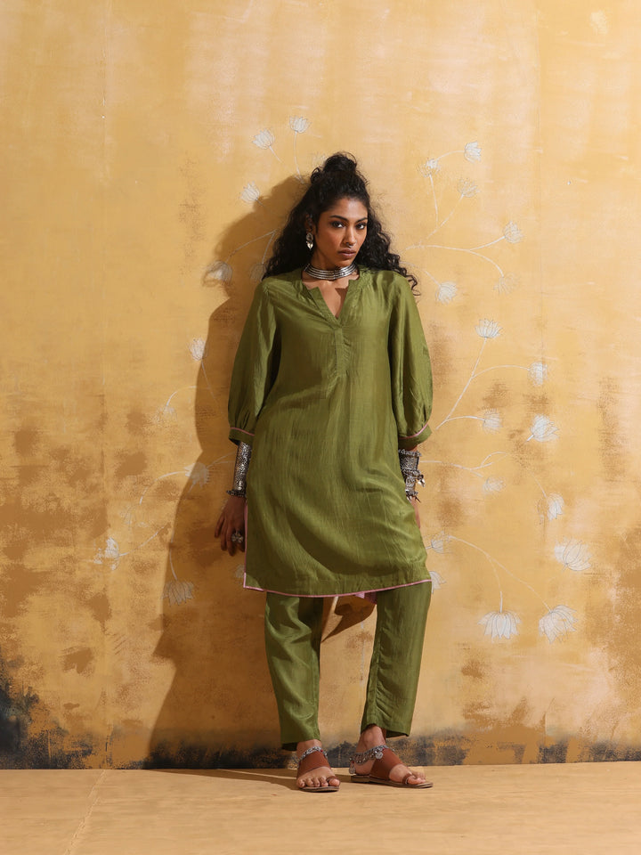 Green Muslin Silk Relaxed Kurta Co-ord Set | SHOBITAM