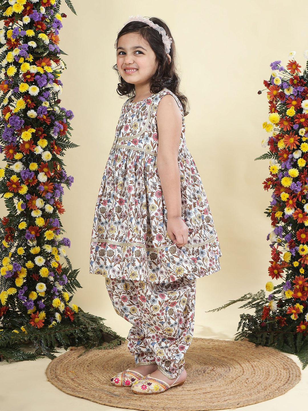White Floral Bloom Cotton Kurta Salwar Set | Shobitam