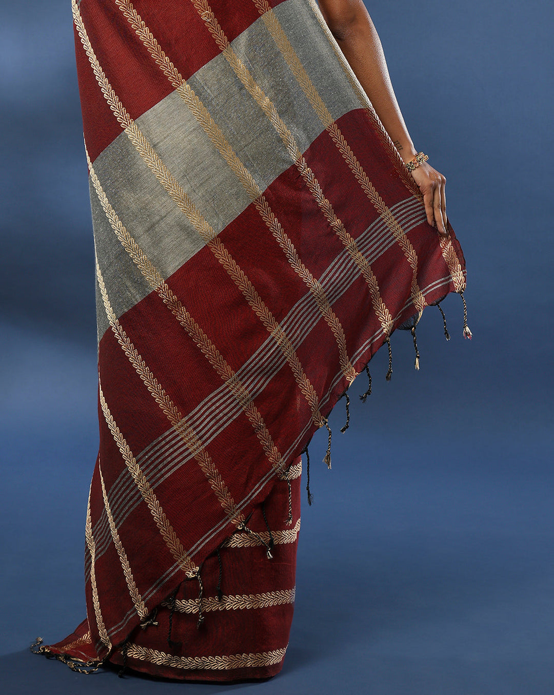 Maroon cotton Woven Saree with Blouse piece | SHOBITAM