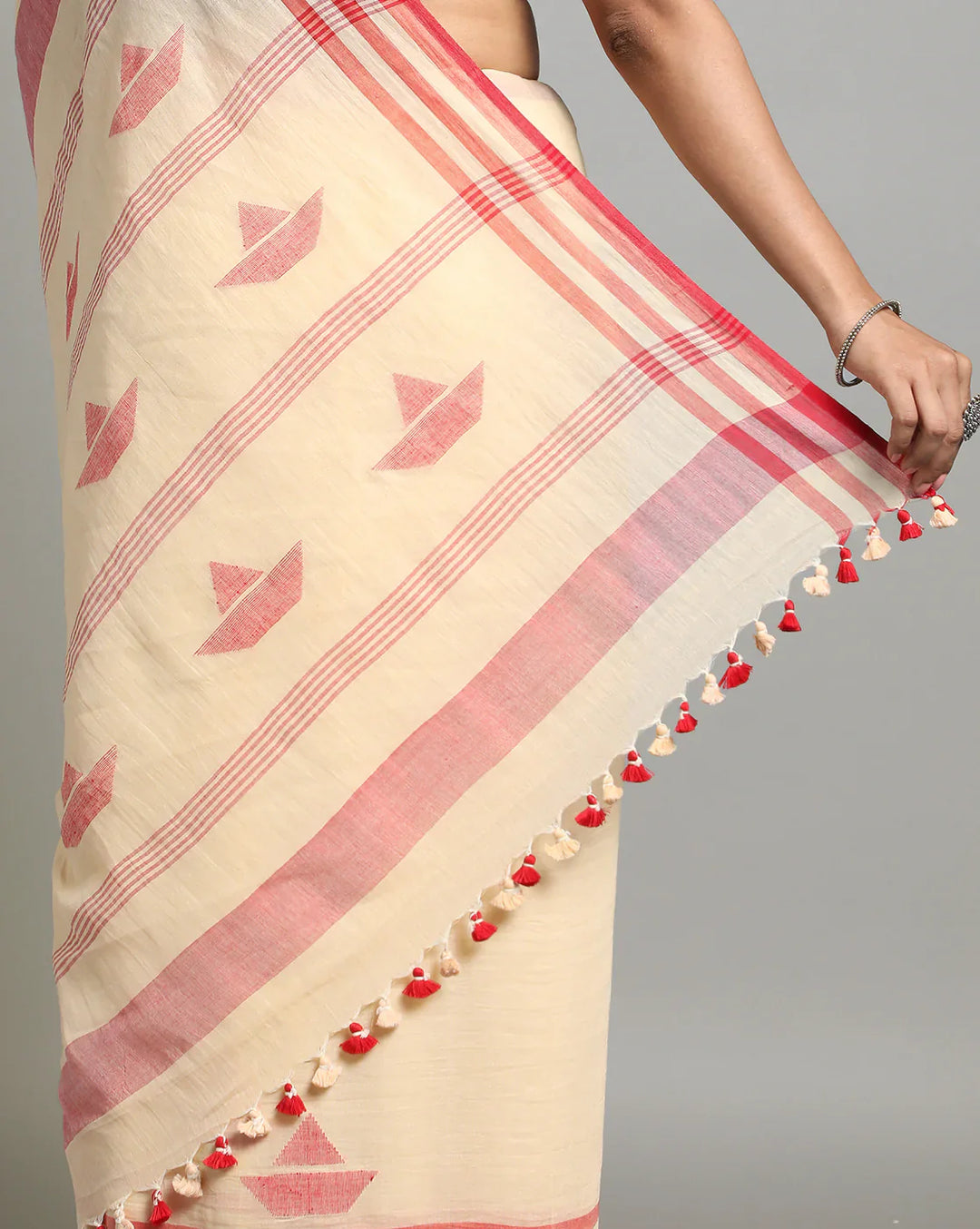 Cream Handloom Jamdani Cotton Saree