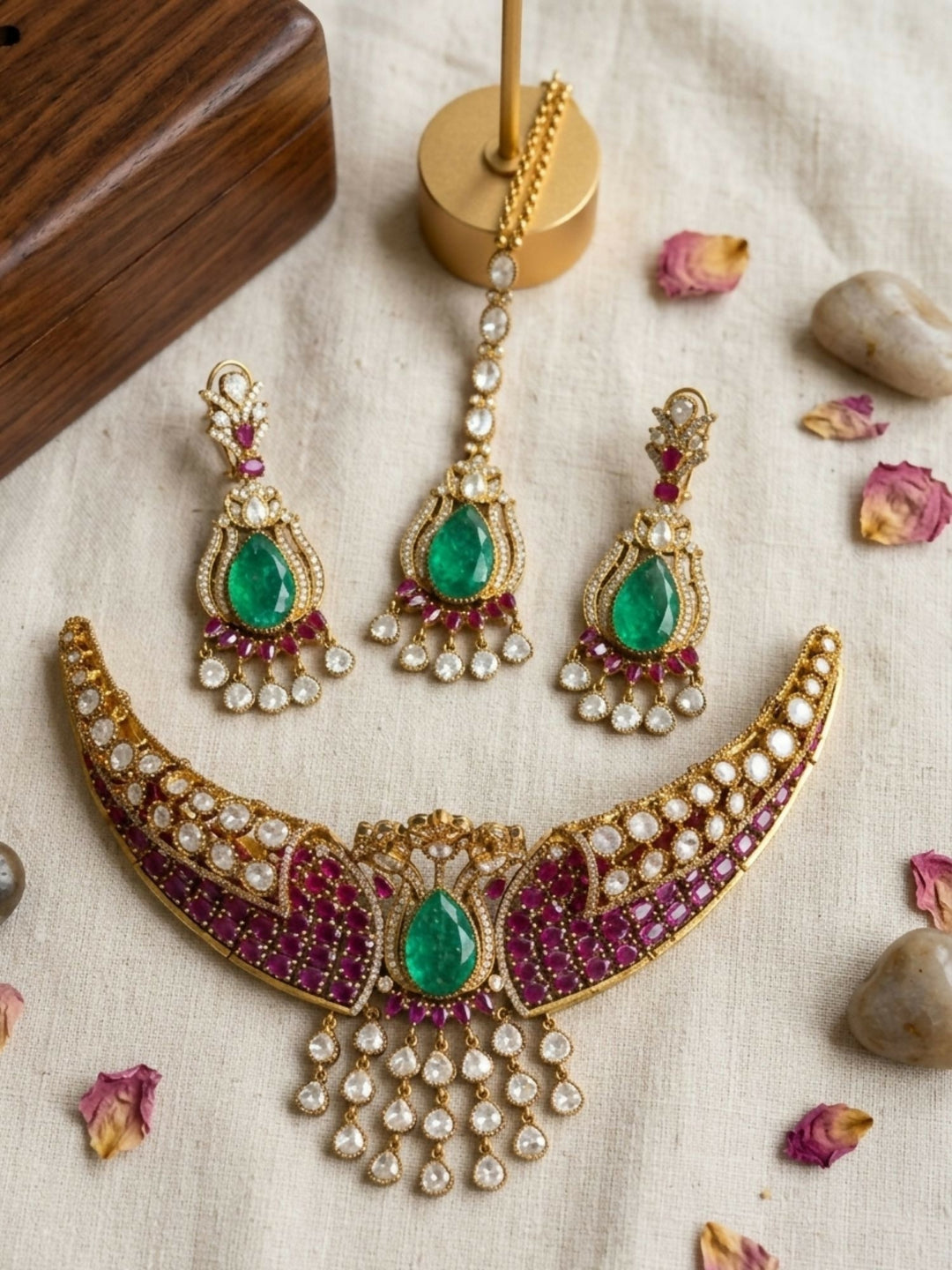 Elegant Kundan & Emerald Teardrop Choker Set with Maang Tikka | shobitam