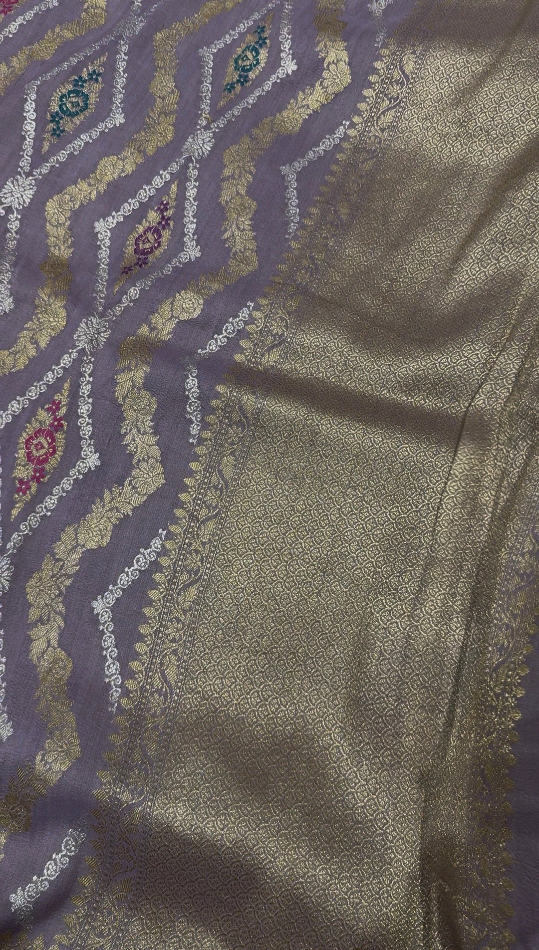 Dusty Lilac Geomatric Design on Banarasi Tussar Georgette Saree with Meenakari Sona Rupa Buttas and Zari Border| SILK MARK CERTIFIED