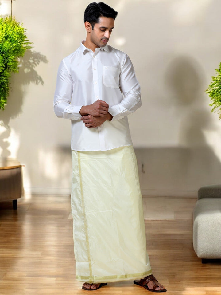 Men Slim Fit Solid Cut Away Collar Casual Shirt