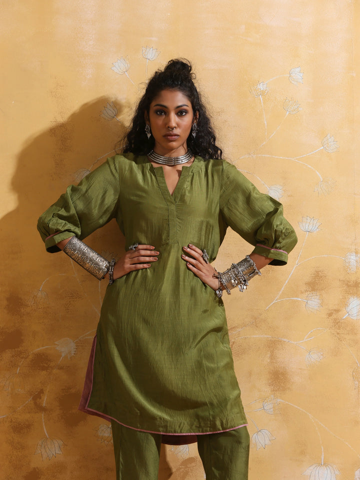 Green Muslin Silk Relaxed Kurta Co-ord Set | SHOBITAM