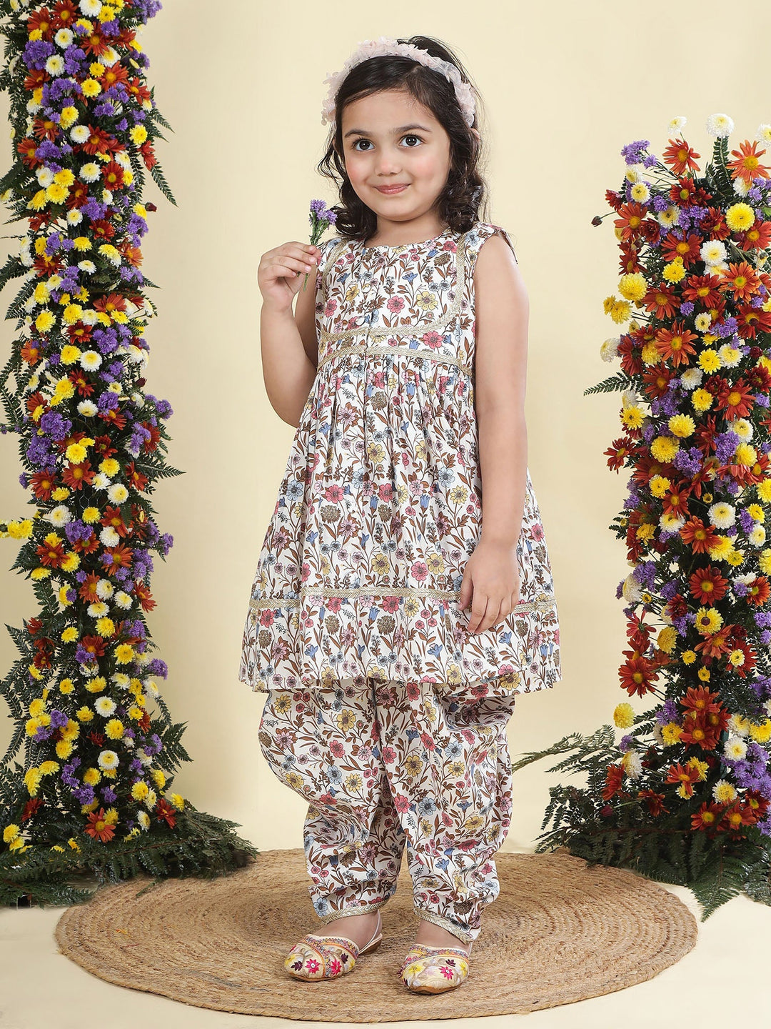 White Floral Bloom Cotton Kurta Salwar Set | Shobitam