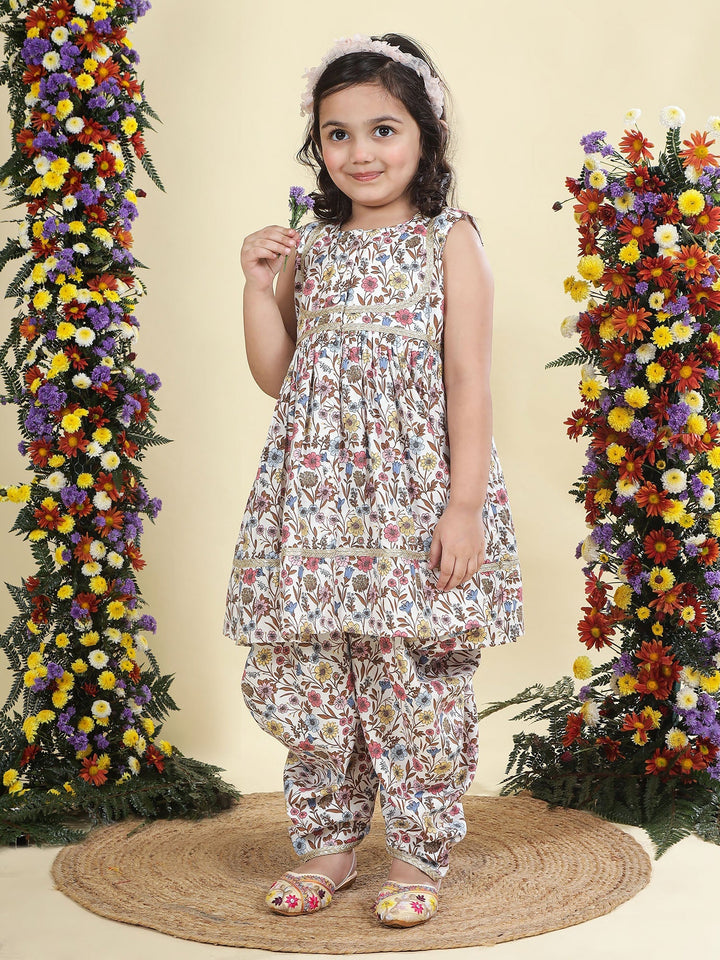 White Floral Bloom Cotton Kurta Salwar Set | Shobitam