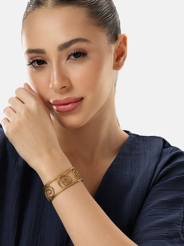 Handmade Brass Swirl Bracelet | SHOBITAM