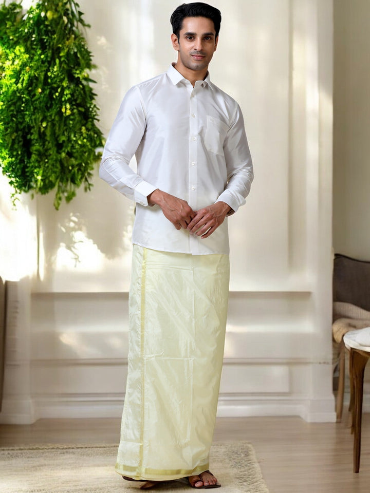 Men Slim Fit Solid Cut Away Collar Casual Shirt