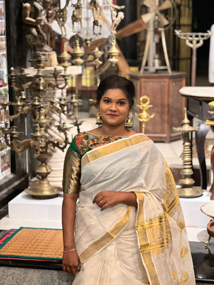 Elegant Kerala Kasavu Saree in Off White and Gold. Stunning Top Seller Saree!