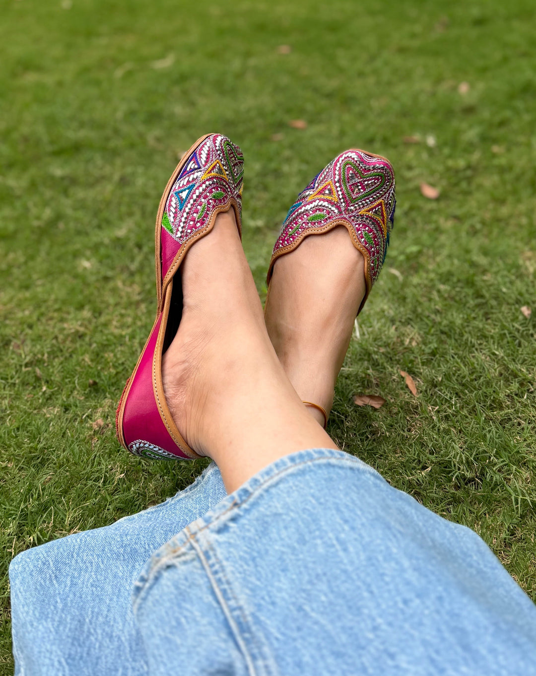 DISCO Multicolor Embroidered Jutties