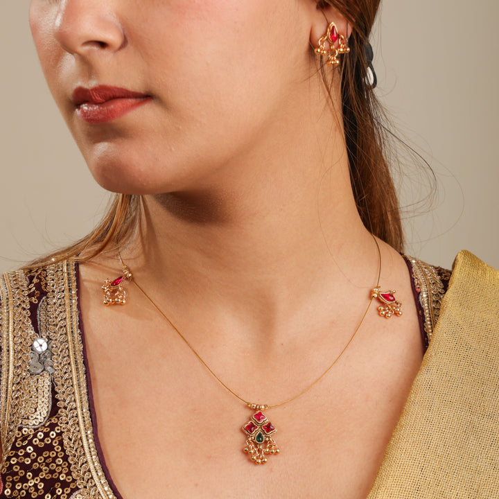 Gajal Minimal kundan necklace | SHOBITAM