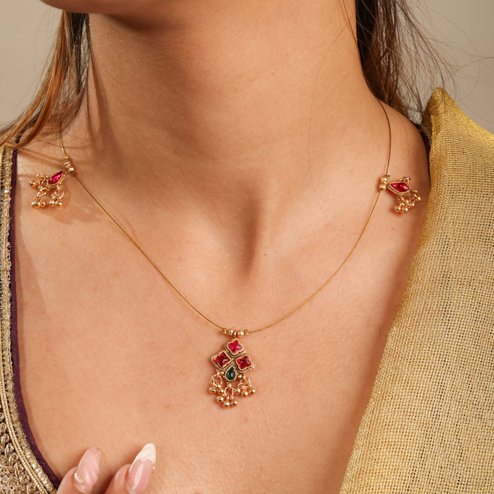 Gajal Minimal kundan necklace | SHOBITAM