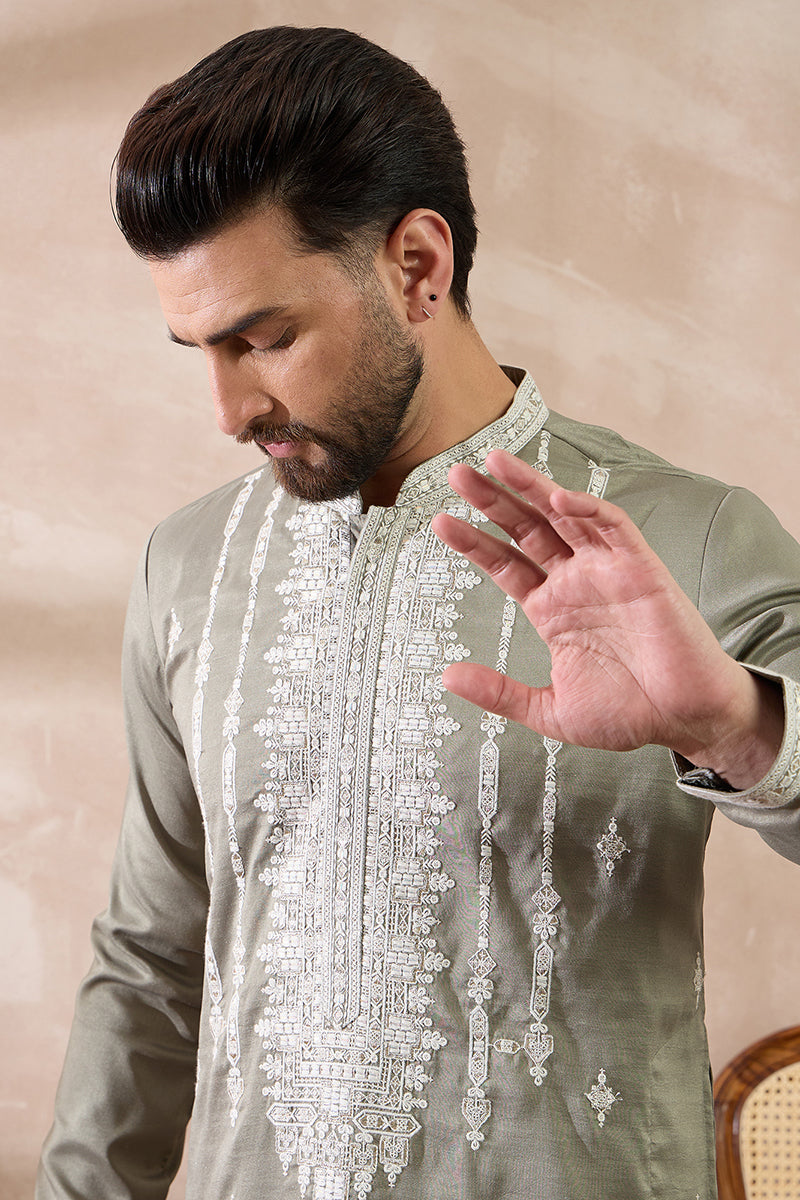 Green Silk Blend Embroidered Mandarin Collar Straight Kurta | SHOBITAM