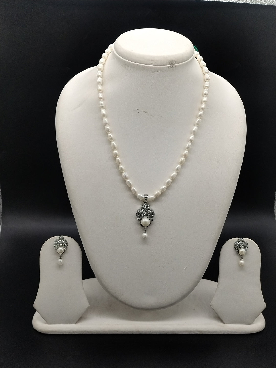 One Line Freshwater Pearl Pendant Necklace Set with Silver Floral Design  | SHOBITAM