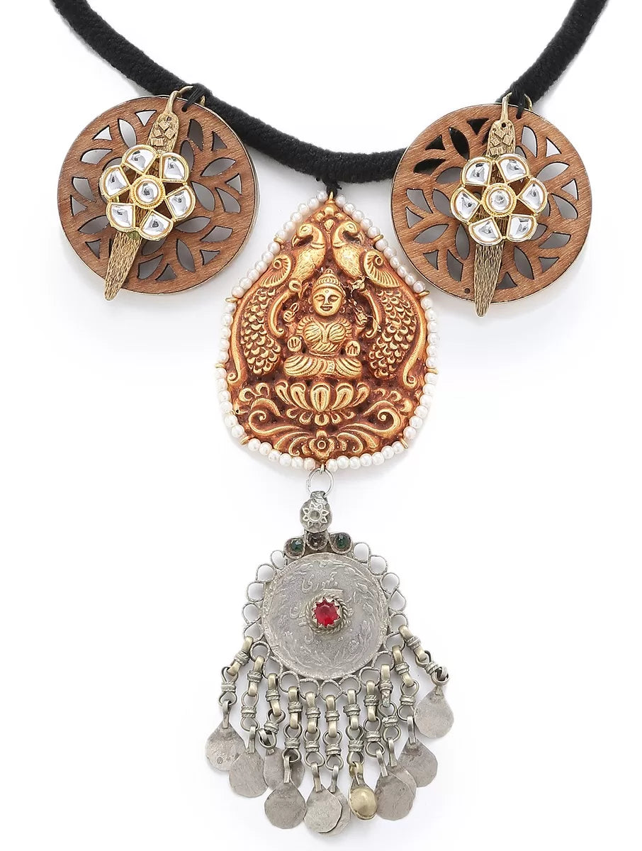 Pendant - Diety In Thread With Wood | SHOBITAM