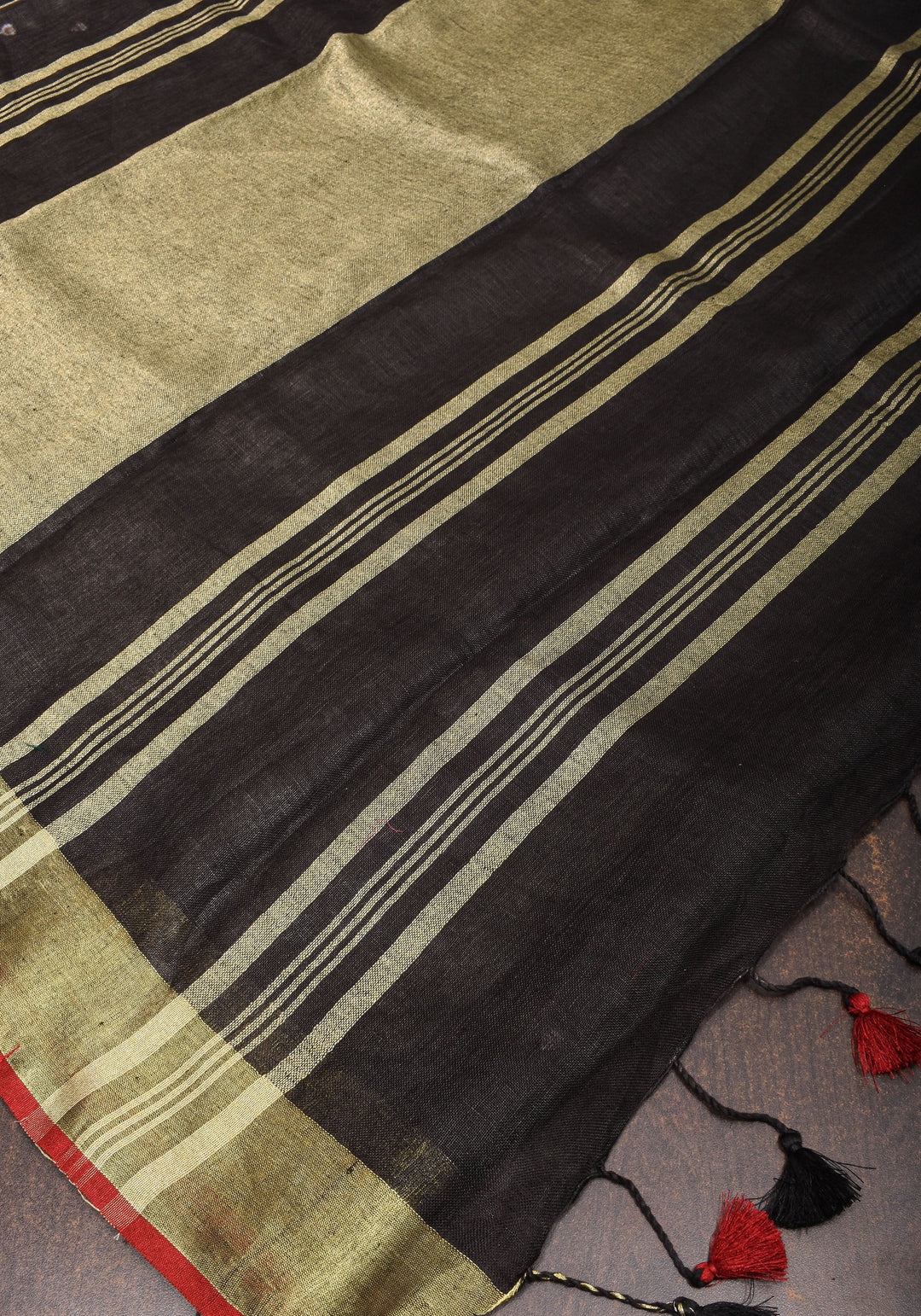 Shobitam Exclusive Celebrity Loving Hearts Embroidered Black Pure Linen Saree