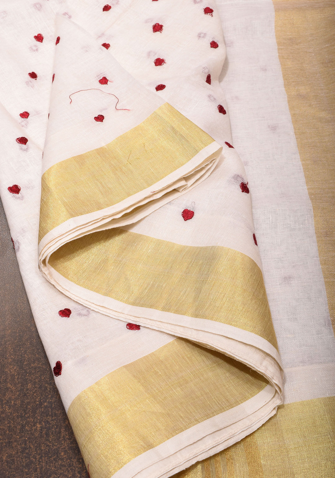Vidya Balan Shobitam Exclusive Celebrity Loving Hearts Embroidered White Pure Linen Saree