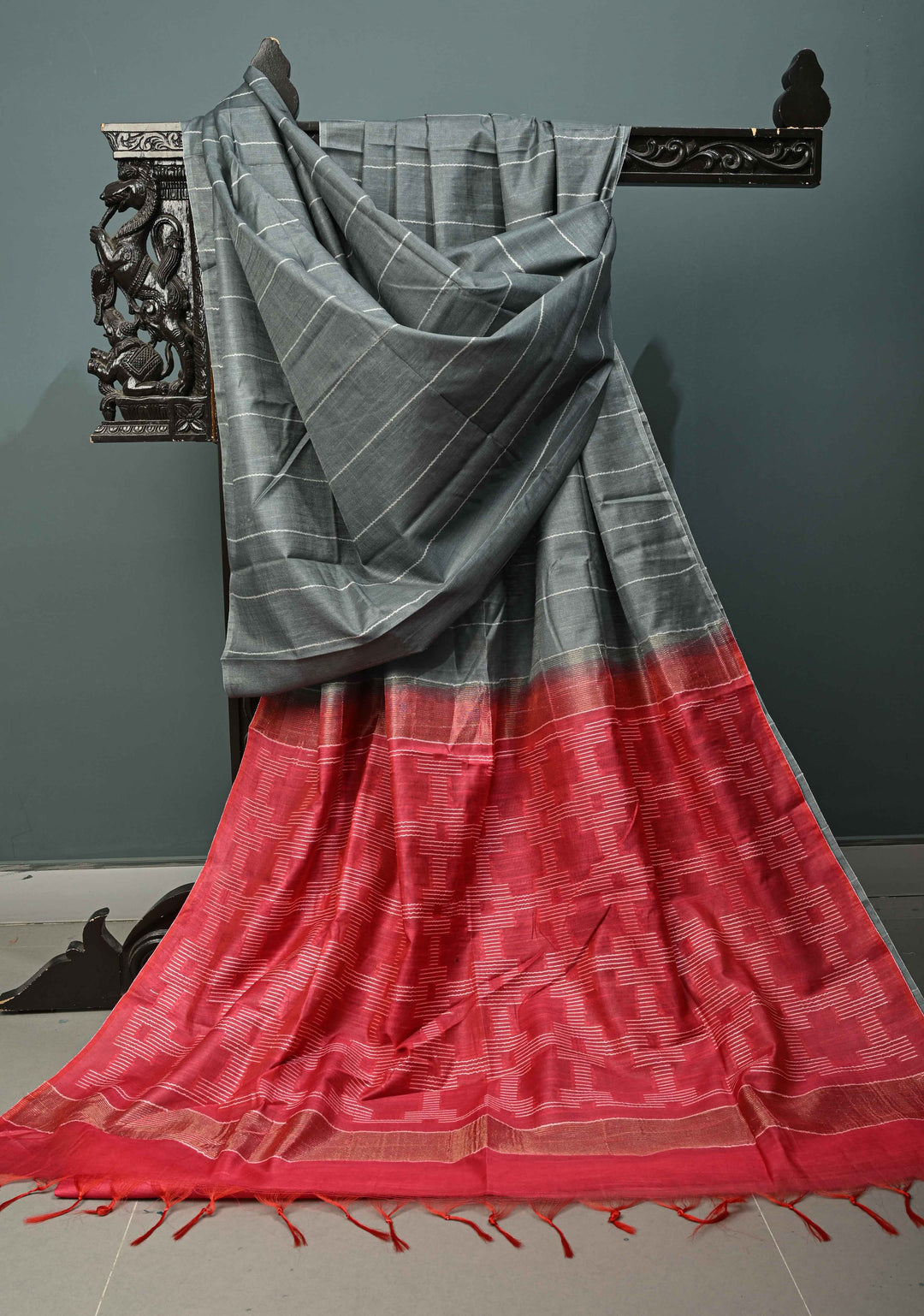 Gray Borderless Semi Tussar Saree with Thread Horizontal Stripes and Contrast Pallu | SHOBITAM