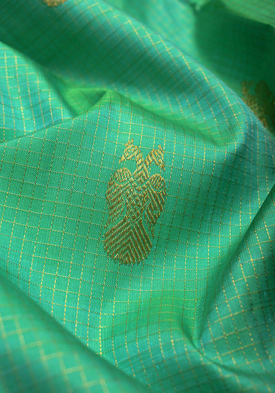 Puer Zari Heritage Podi Kattam Zari checks and Gandaberunda Buttas on Green Dual tone Pure Silk Kanjivaram Saree with Zari | SILK MARK CERTIFIED