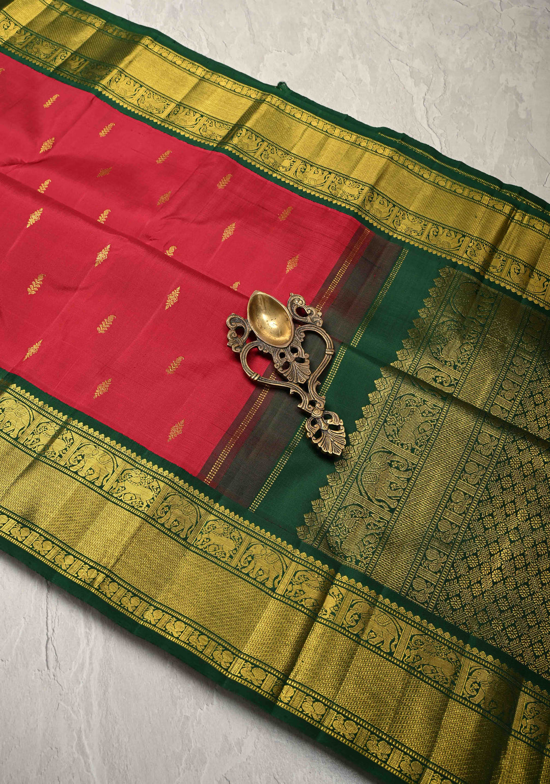 Reddish Pink Korvai Kanjivaram Pure Silk Saree with Floral Zari Buttas and Contrast Zari Border | SILK MARK CERTIFIED