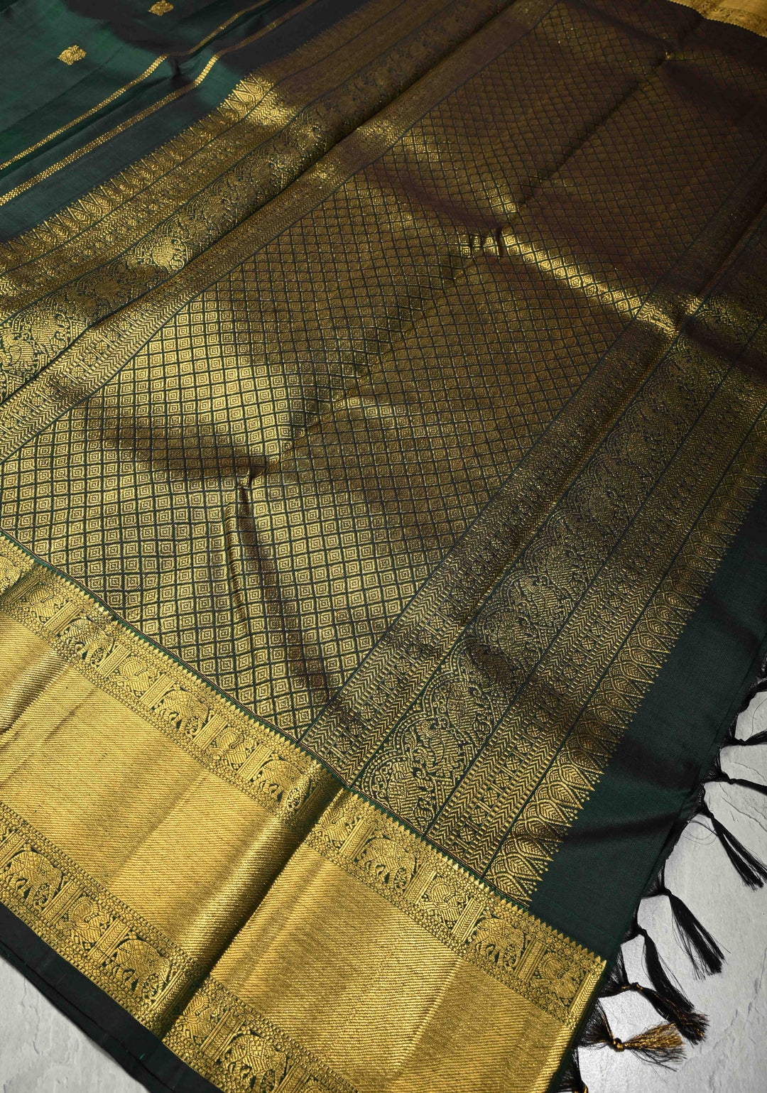 Dark Green Dual Tone Pure Kanjivaram Silk Saree with Peacock Buttas and Zari Borders| SILK MARK CERTIFIED