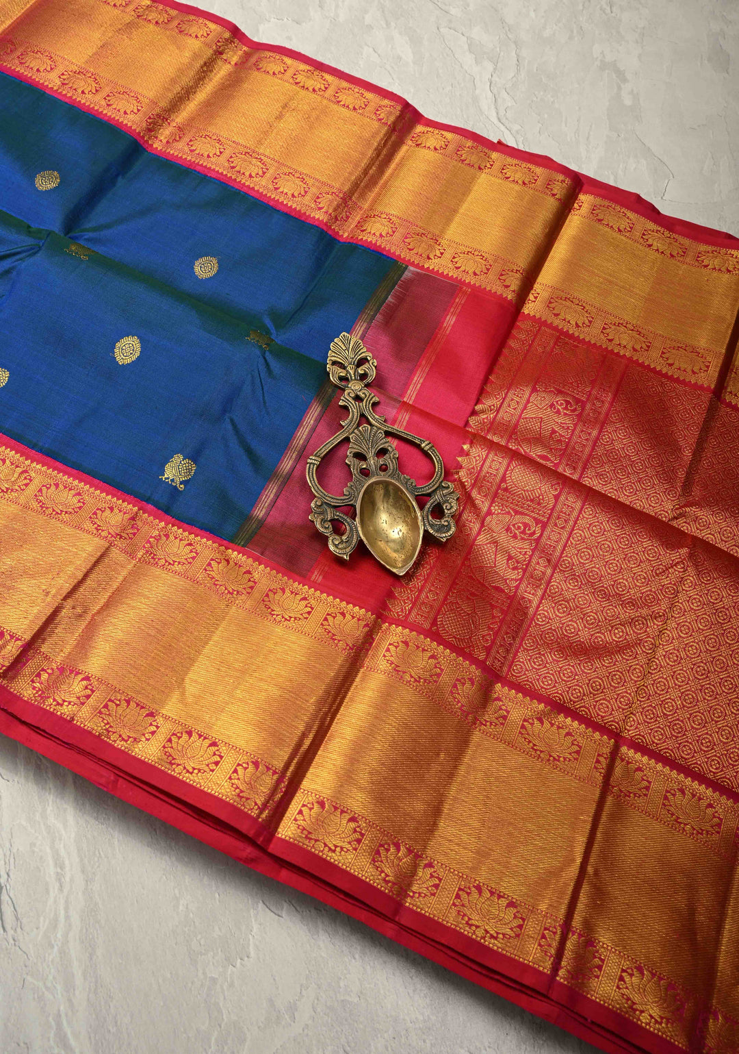 Blue-Green Dual Tone Pure Kanjivaram Silk Saree with Zari Buttas and Contrast Border| SILK MARK CERTIFIED