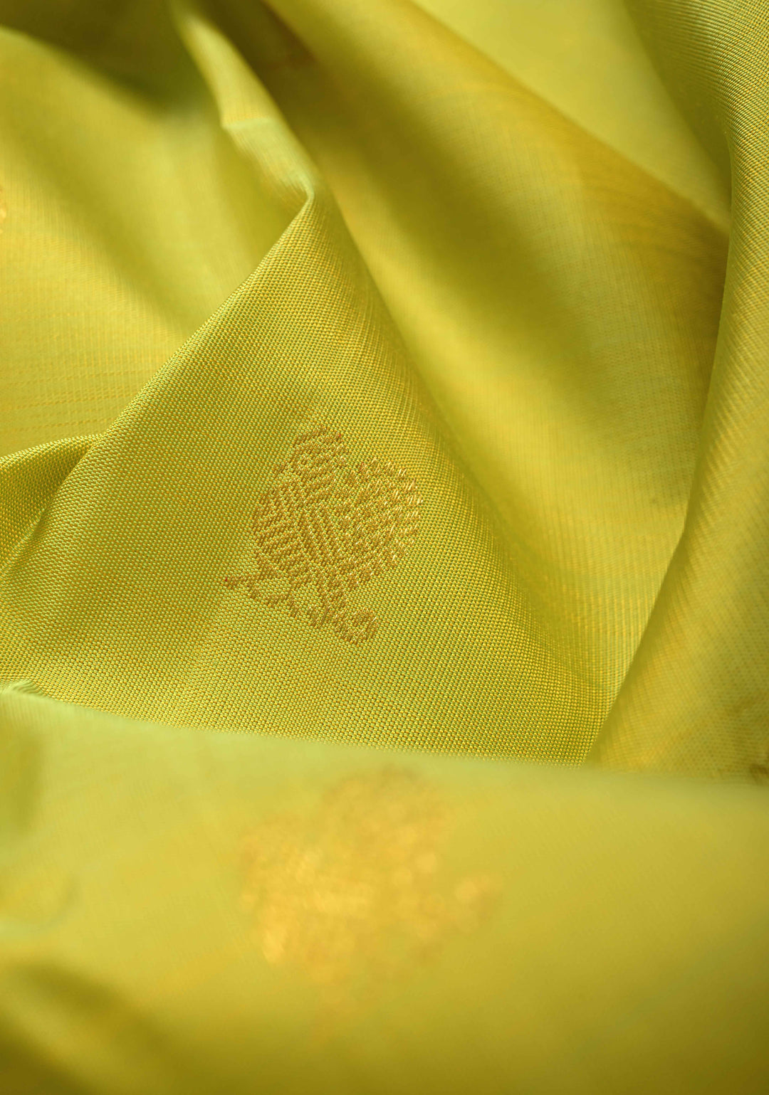 Lime Green Dual Tone Pure Kanjivaram Silk Saree with Zari Buttas and Contrast Rettaipet Zari Border| SILK MARK CERTIFIED