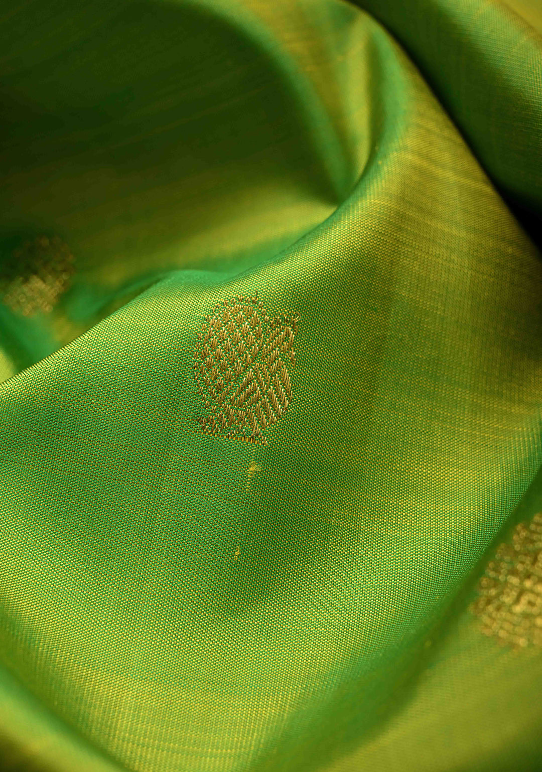 Parrot Green Dual Tone Pure Kanjivaram Silk Saree with Zari Buttas and Zari Border| SILK MARK CERTIFIED