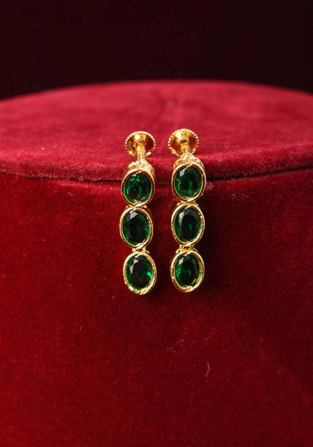 Green Stone Necklace with 3 strands of oval stones and matching earrings