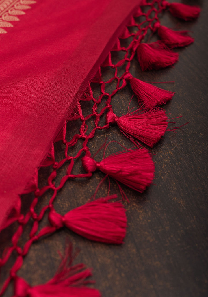 Exquisite Amaranth Red Banarasi Silk Saree with Meenakari Leheria  Jaal  | SILK MARK CERTIFIED