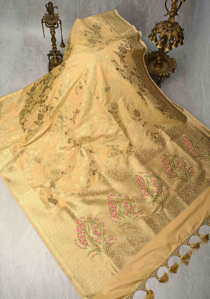 Light Gold Tissue Semi Silk Saree with Leheria Zari Floral Vine Pattern and Zari Border