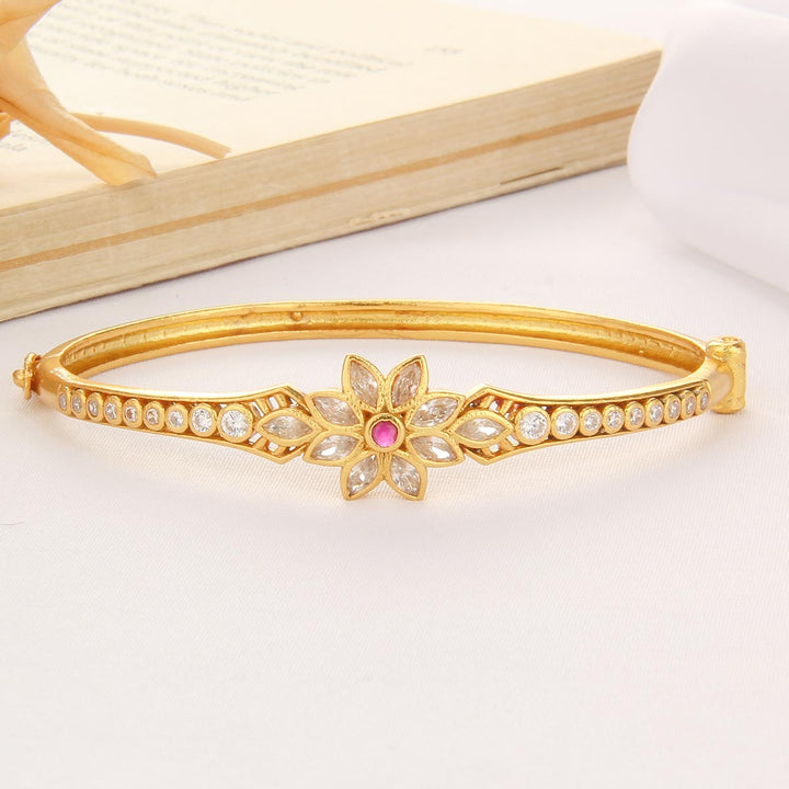 Pure 92.5 Silver, 24kt Gold Plated Star Floral Stone Bracelet | SHOBITAM