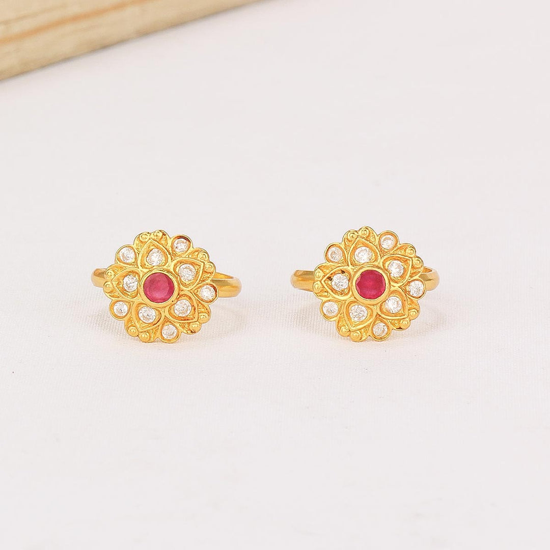 92.5 Silver, Gold Plated Royal Glow Toe Ring | SHOBITAM