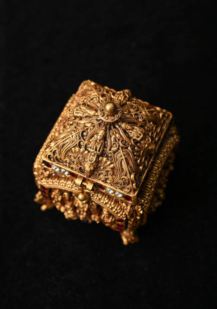92.5 Pure Silver, 24 kt Gold Plated Luxurious Ram Darbar Carving Kum Kum Box