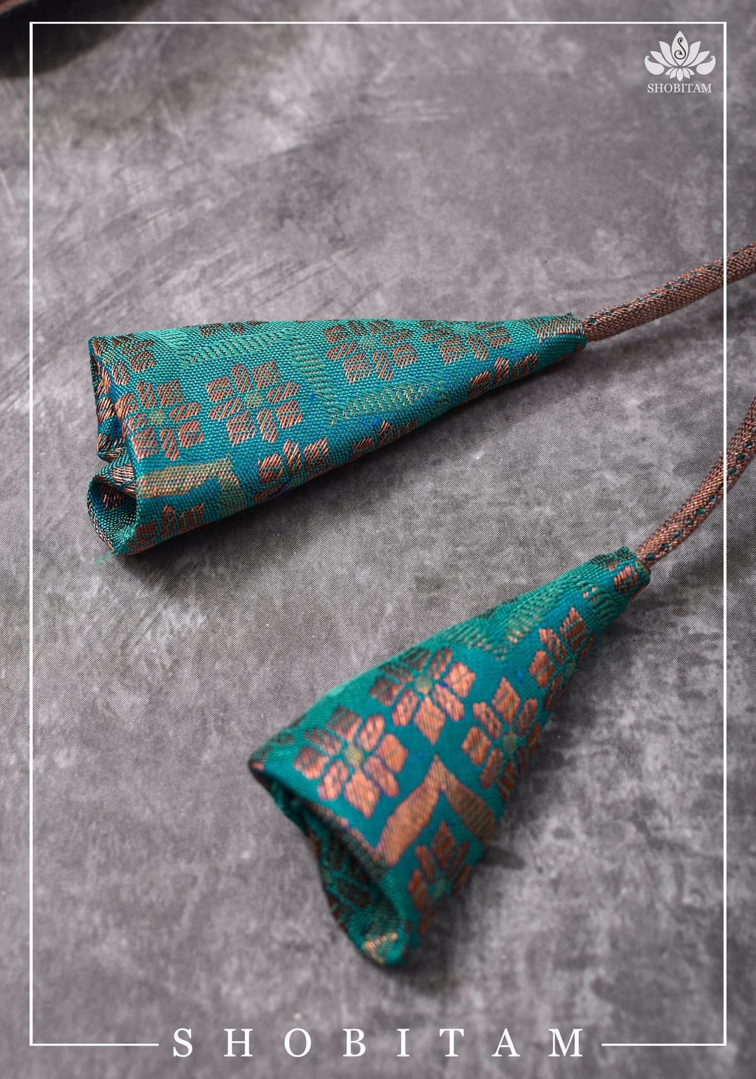 Exquisite Size 36 Curved Base, Tie Back Blouse in Pure Kanjivaram Brocade Silk in Blue Green Dual Tone