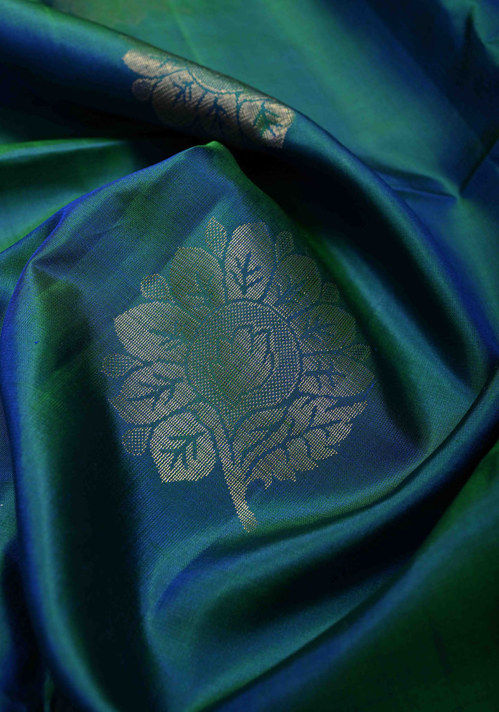 Peacock Blue Dual tone Borderless Kanjivaram Soft Silk Saree with Floral Buttas and Contrast Pallu | SILK MARK CERTIFIED