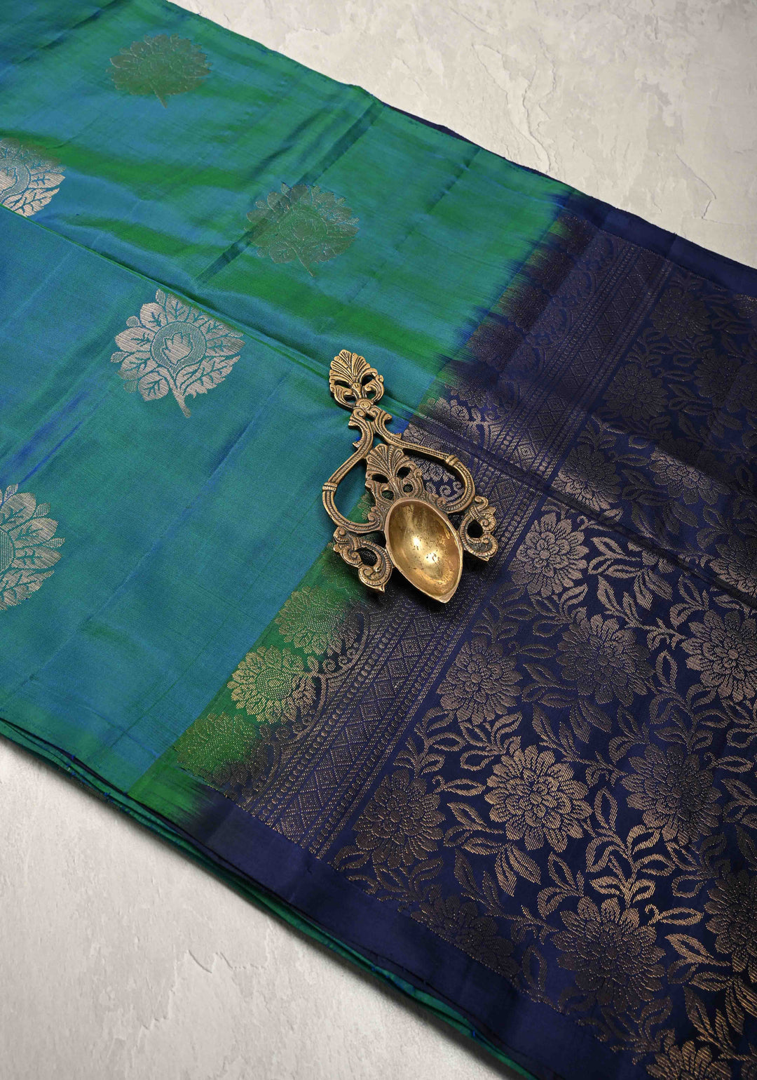 Peacock Blue Dual tone Borderless Kanjivaram Soft Silk Saree with Floral Buttas and Contrast Pallu | SILK MARK CERTIFIED