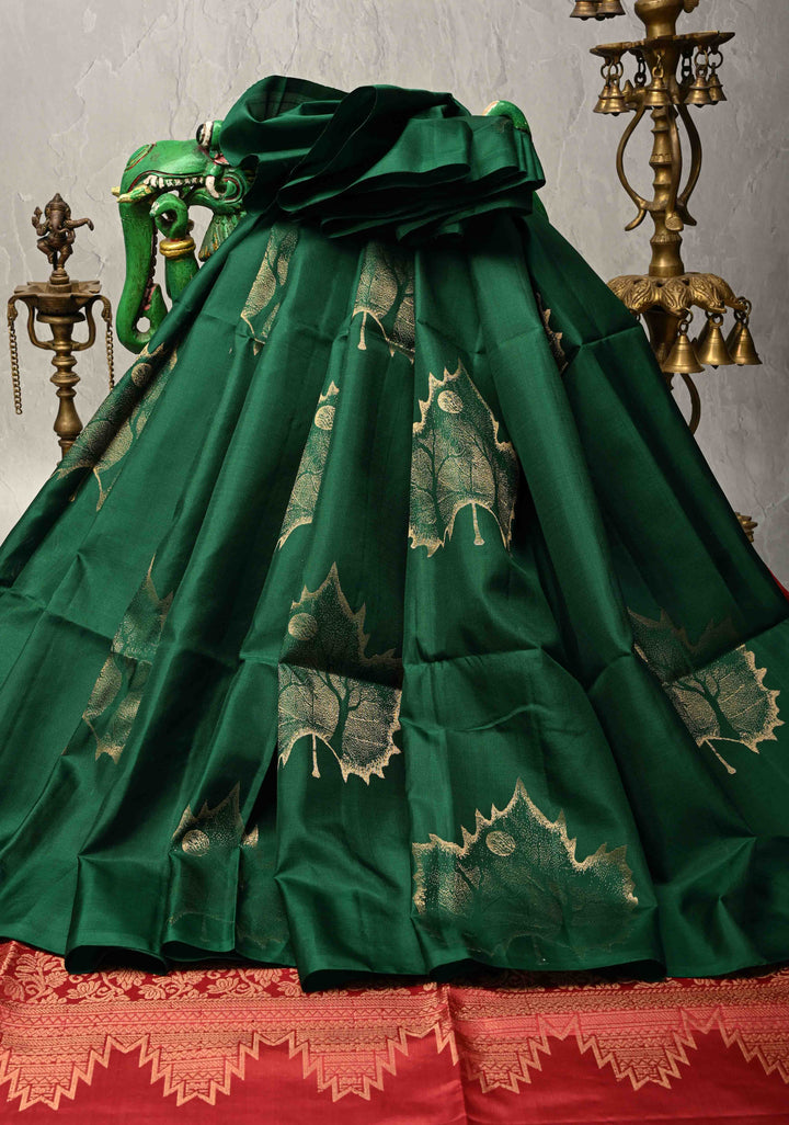 Maple Leaf Buttas Deep Forest Green Borderless Kanjivaram Soft Silk Saree and Contrast Pallu | SILK MARK CERTIFIED