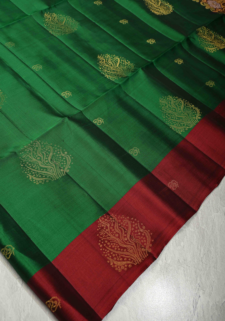 Deep Green Lightweight Pure Kanjivaram Soft Silk Saree with Zari Buttas and Contrast Border | SILK MARK CERTIFIED
