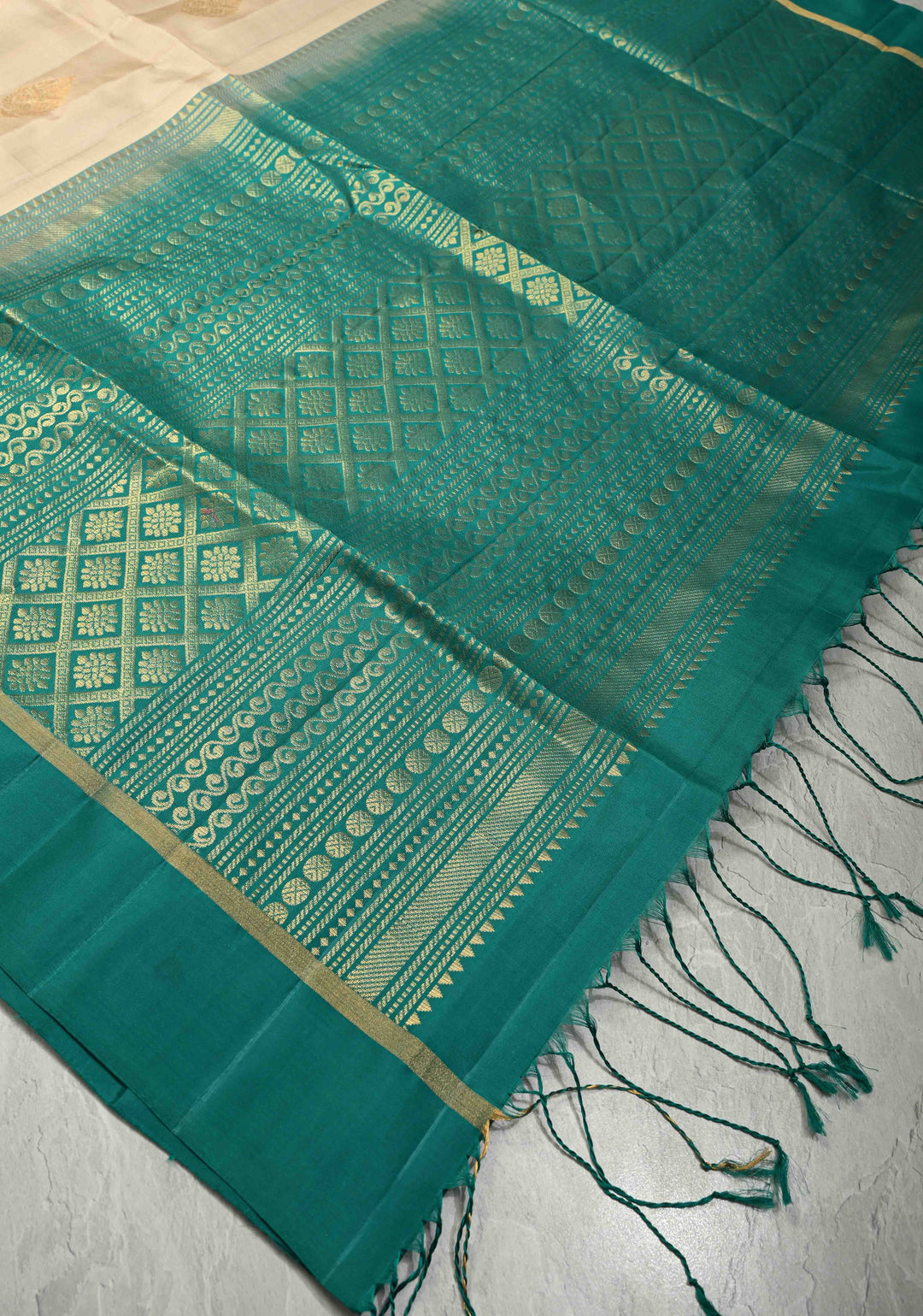 Lightweight Peach Pure Kanjivaram Soft Silk Saree with Zari Buttas and Contrast Border | SILK MARK CERTIFIED | SHOBITAM