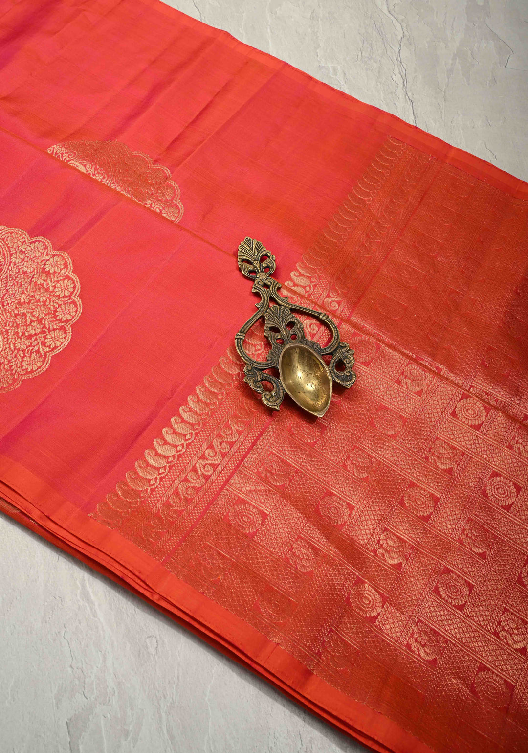 Pink Dual tone Borderless Kanjivaram Soft Silk Saree with Peacock Motifs | SILK MARK CERTIFIED